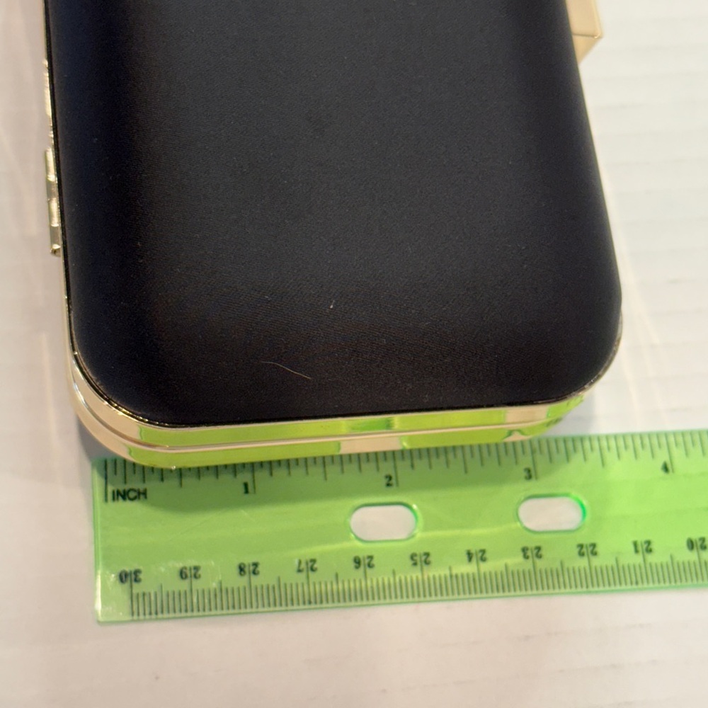 🆕 Giorgio Armani Parfums Black & Gold Clutch Case – Elegant Display Piece 🆕 - Picture 13 of 16